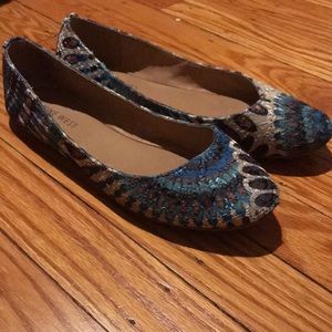 Peacock-print flats